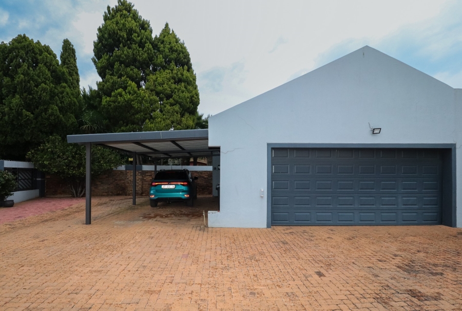 3 Bedroom Property for Sale in Flamwood North West